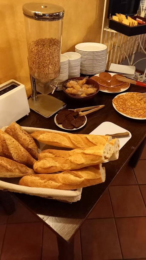 Nolay  Hotel De La Halle מראה חיצוני תמונה