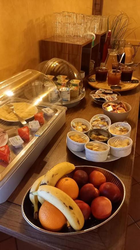 Nolay  Hotel De La Halle מראה חיצוני תמונה