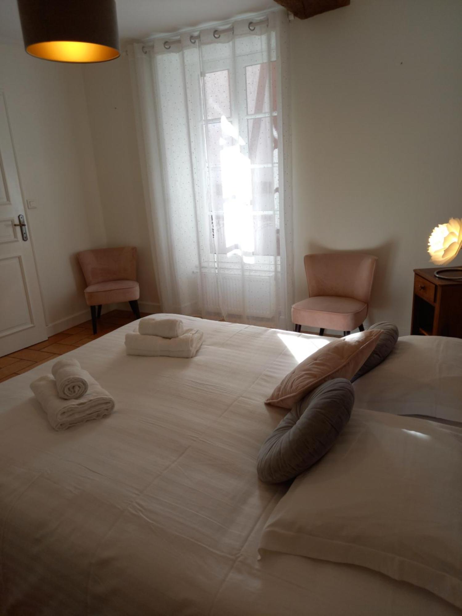 Nolay  Hotel De La Halle מראה חיצוני תמונה