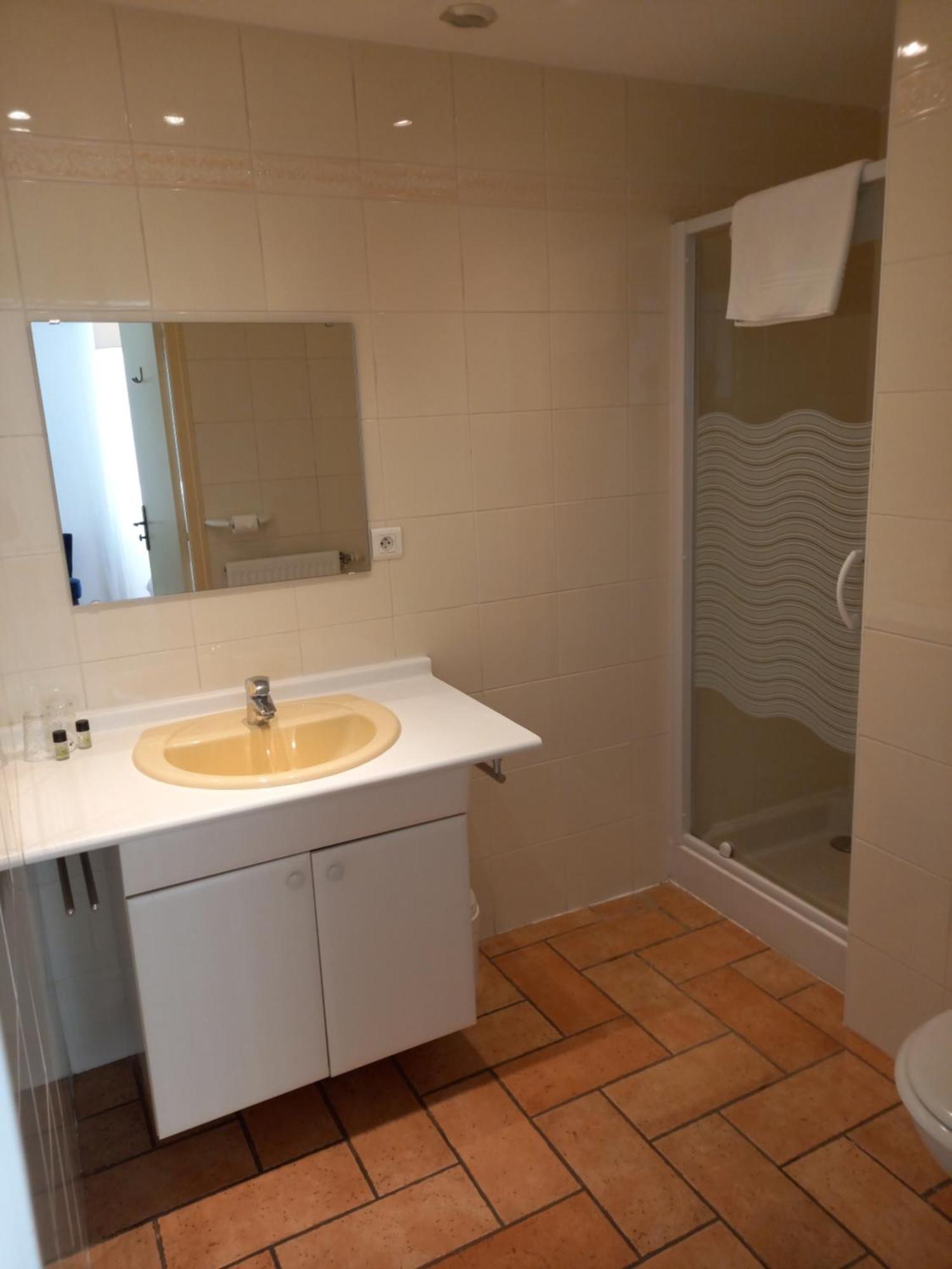 Nolay  Hotel De La Halle מראה חיצוני תמונה