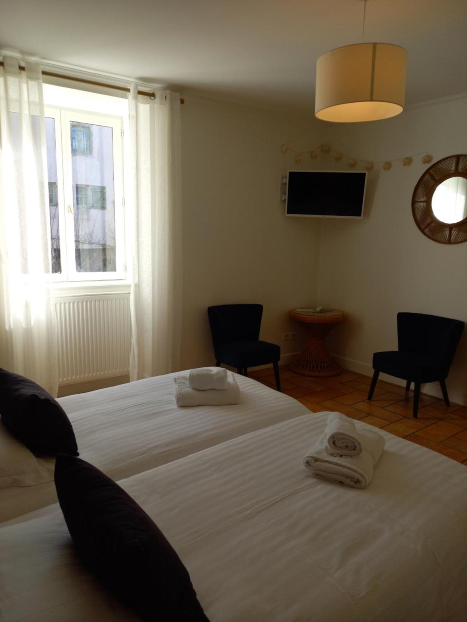 Nolay  Hotel De La Halle מראה חיצוני תמונה