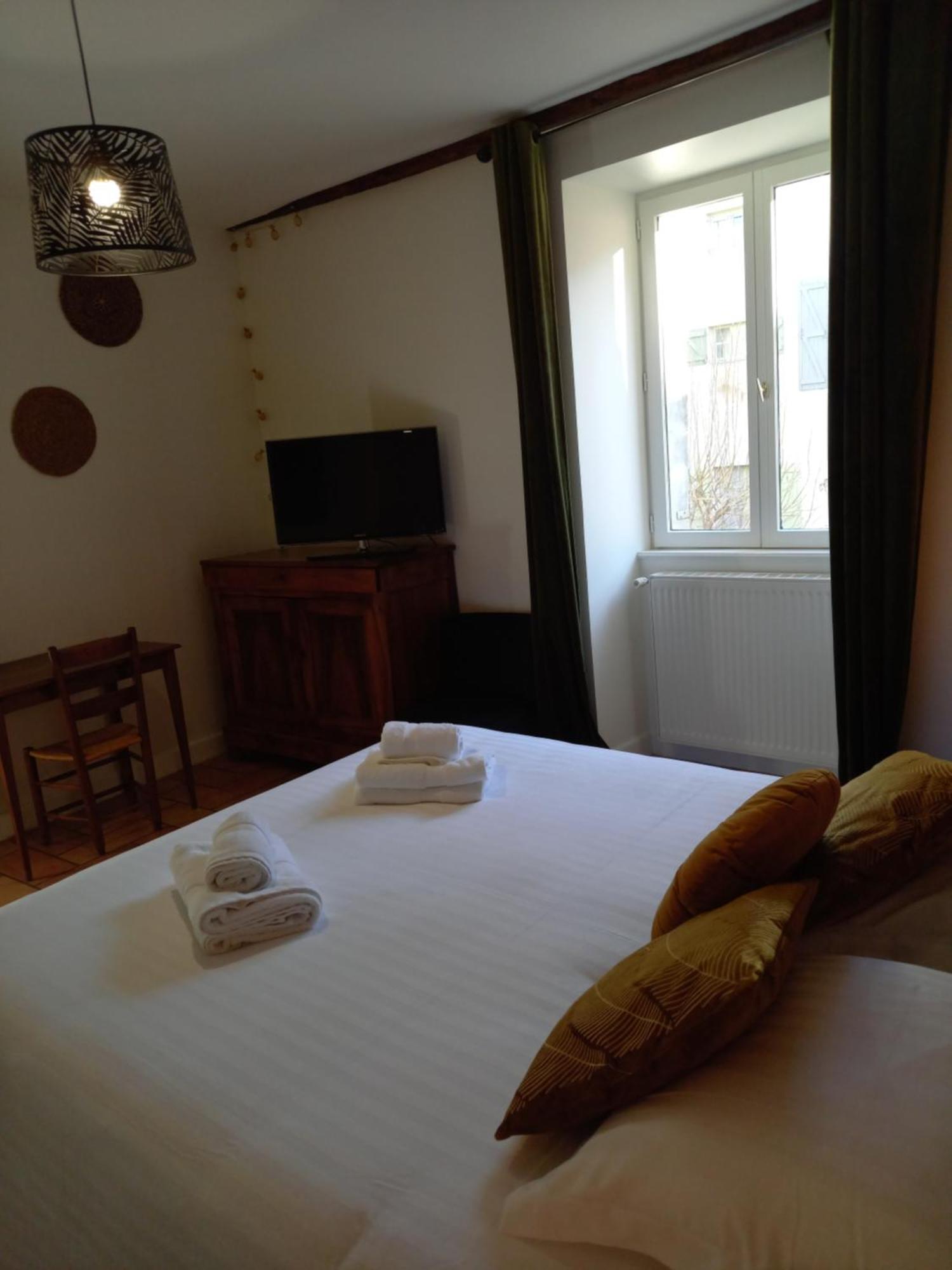 Nolay  Hotel De La Halle מראה חיצוני תמונה