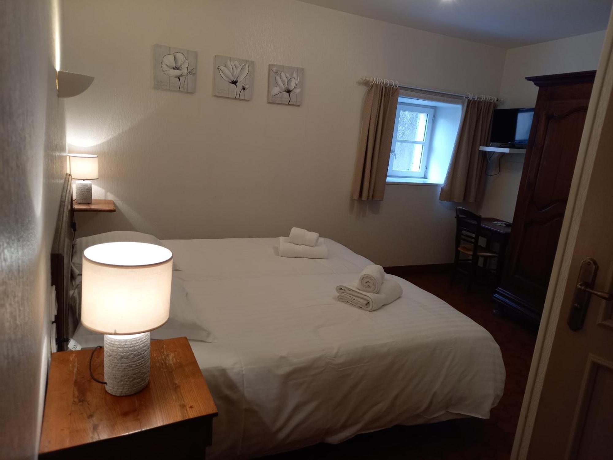 Nolay  Hotel De La Halle מראה חיצוני תמונה