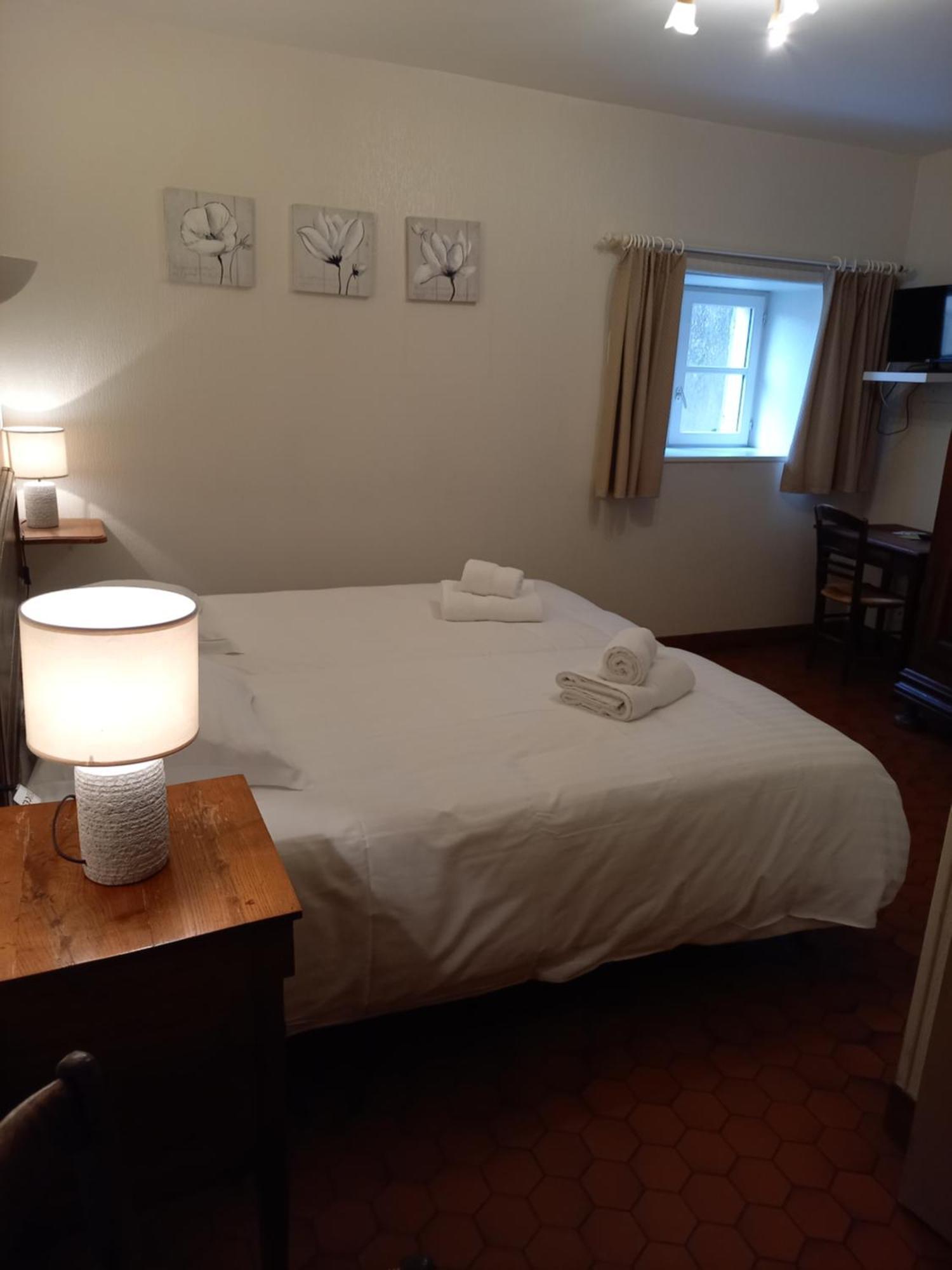 Nolay  Hotel De La Halle מראה חיצוני תמונה