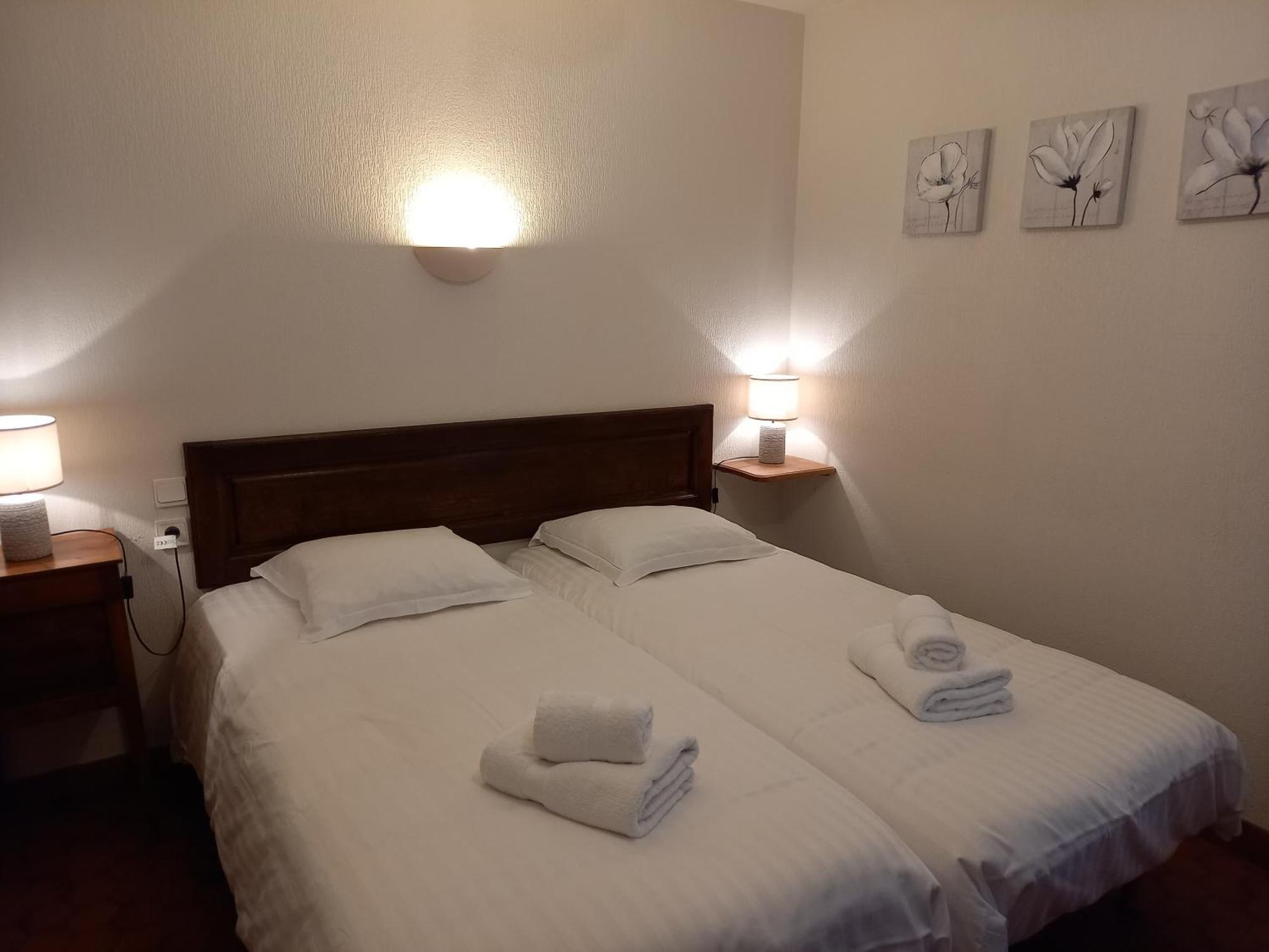 Nolay  Hotel De La Halle מראה חיצוני תמונה