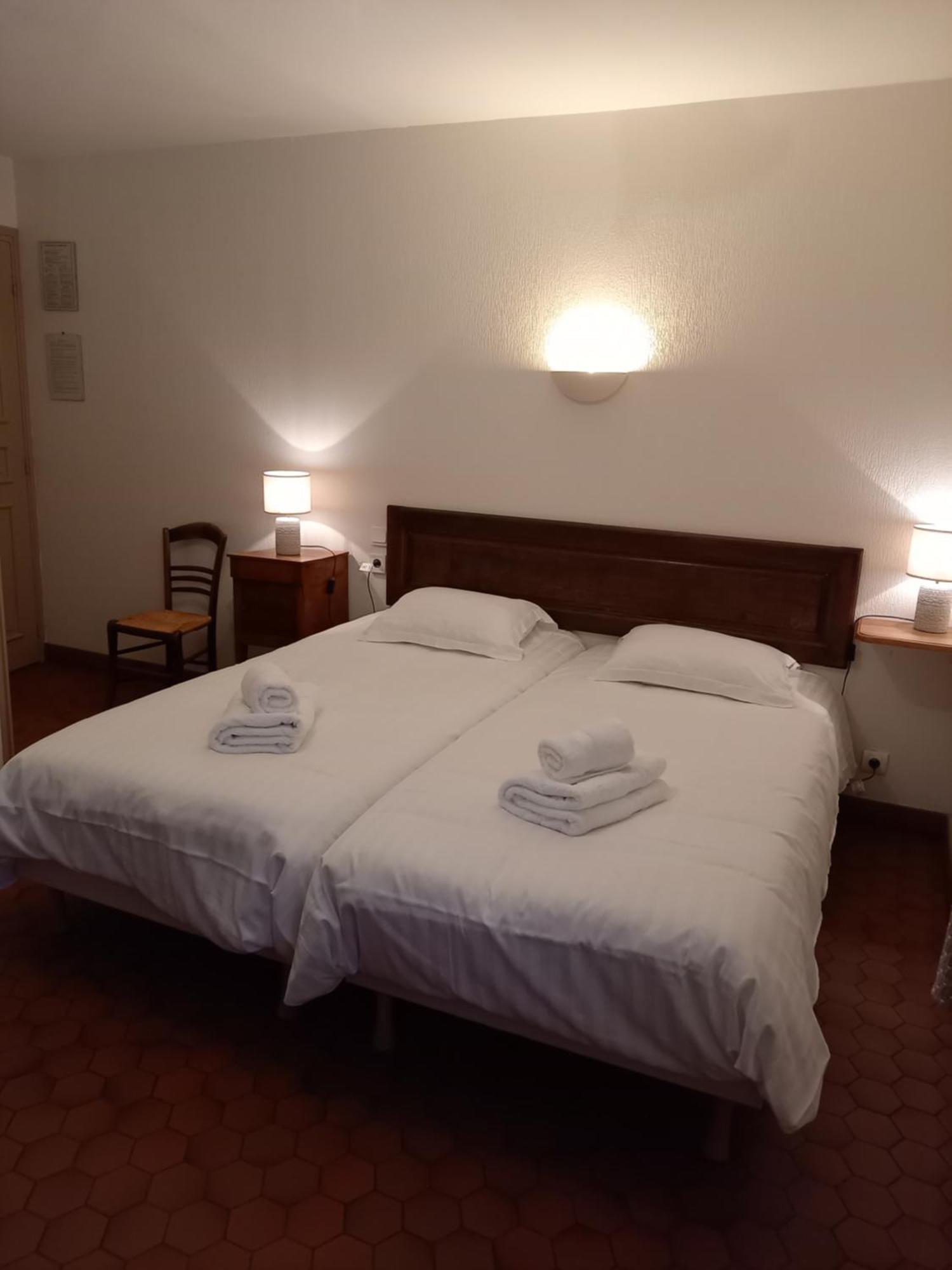 Nolay  Hotel De La Halle מראה חיצוני תמונה