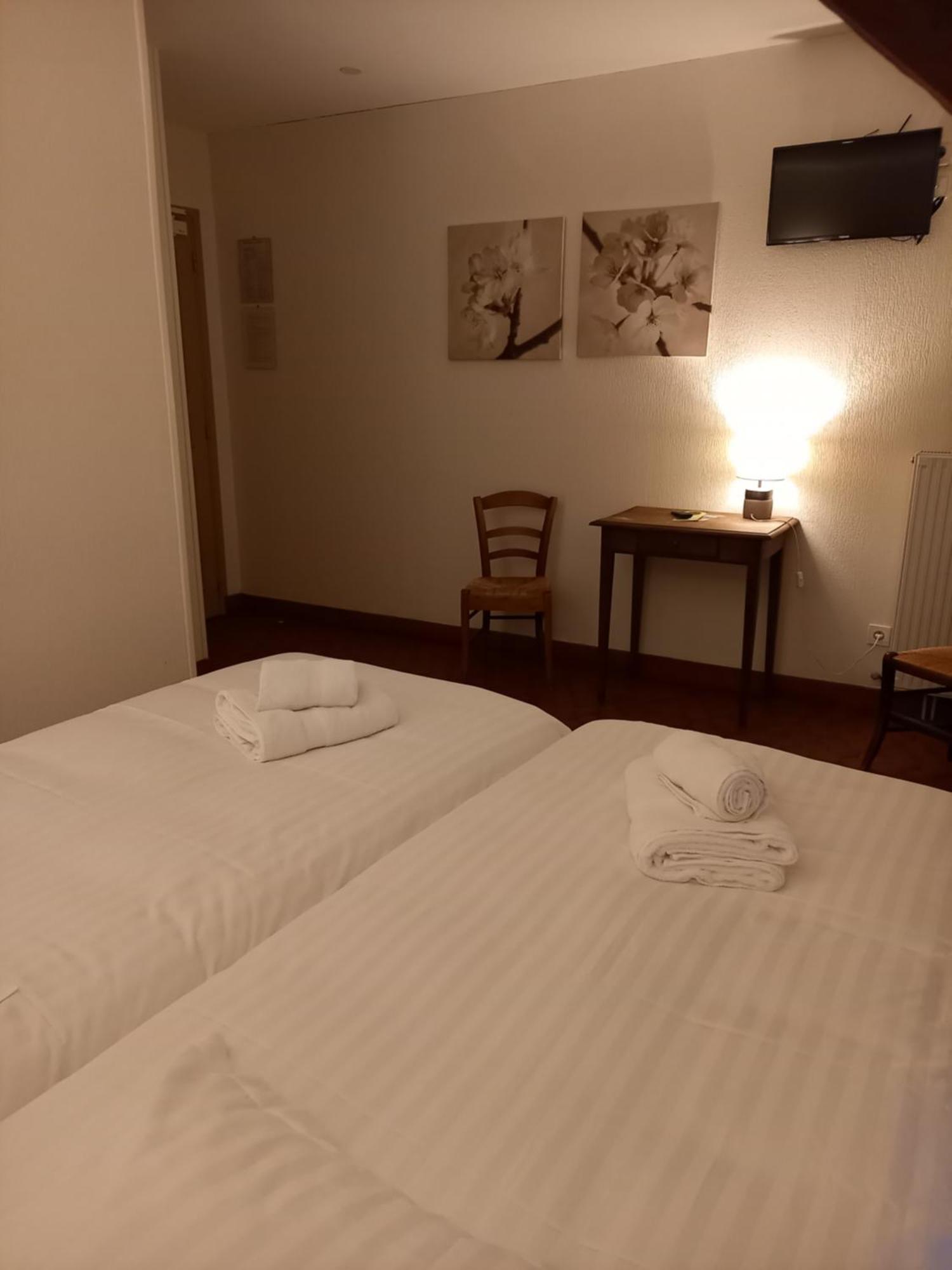 Nolay  Hotel De La Halle מראה חיצוני תמונה