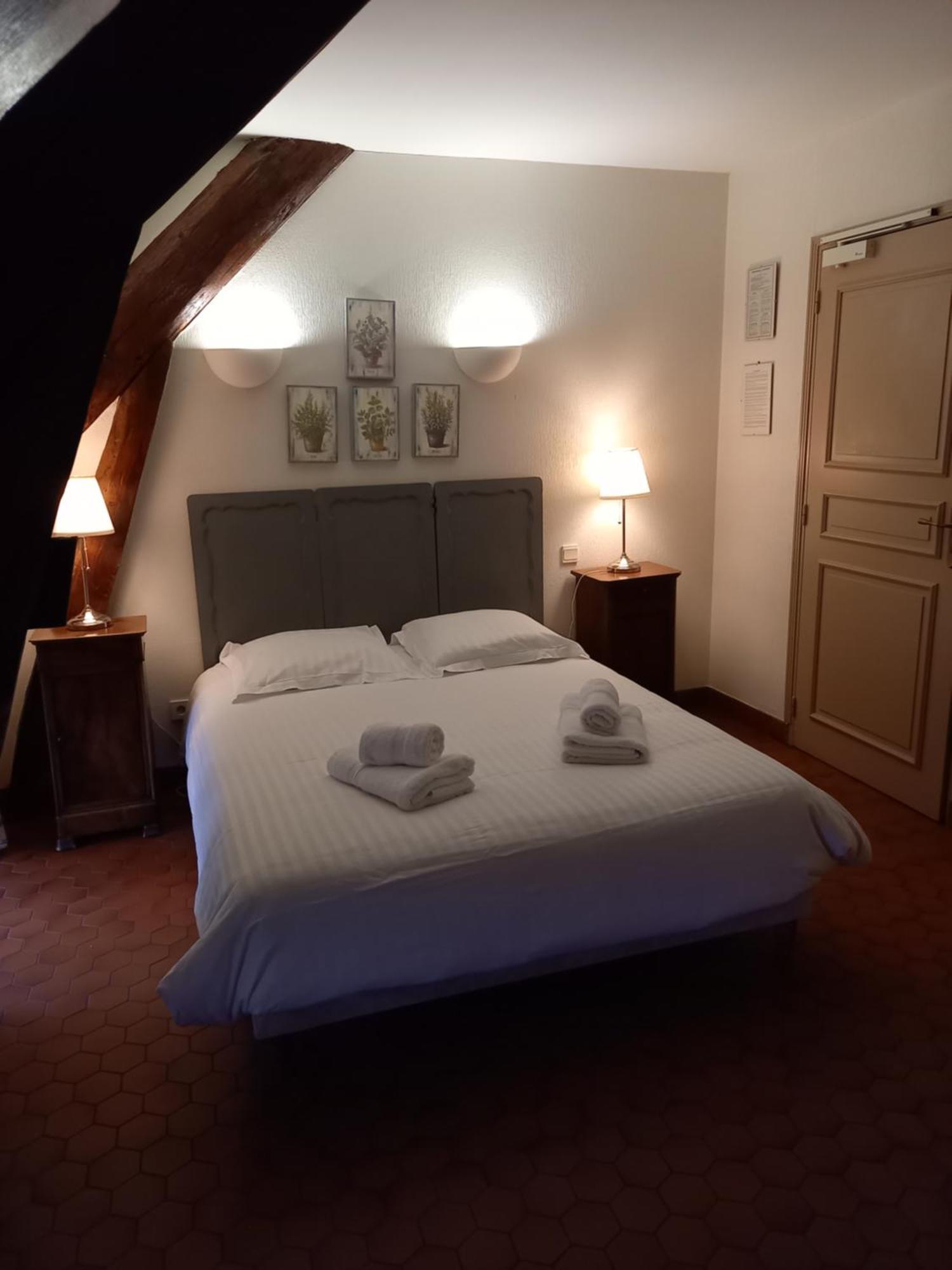 Nolay  Hotel De La Halle מראה חיצוני תמונה