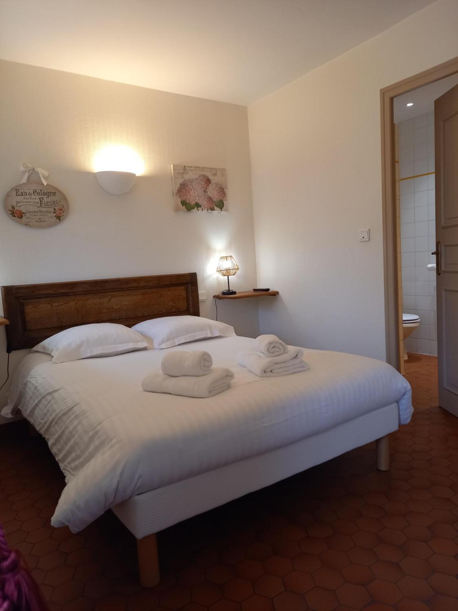 Nolay  Hotel De La Halle מראה חיצוני תמונה
