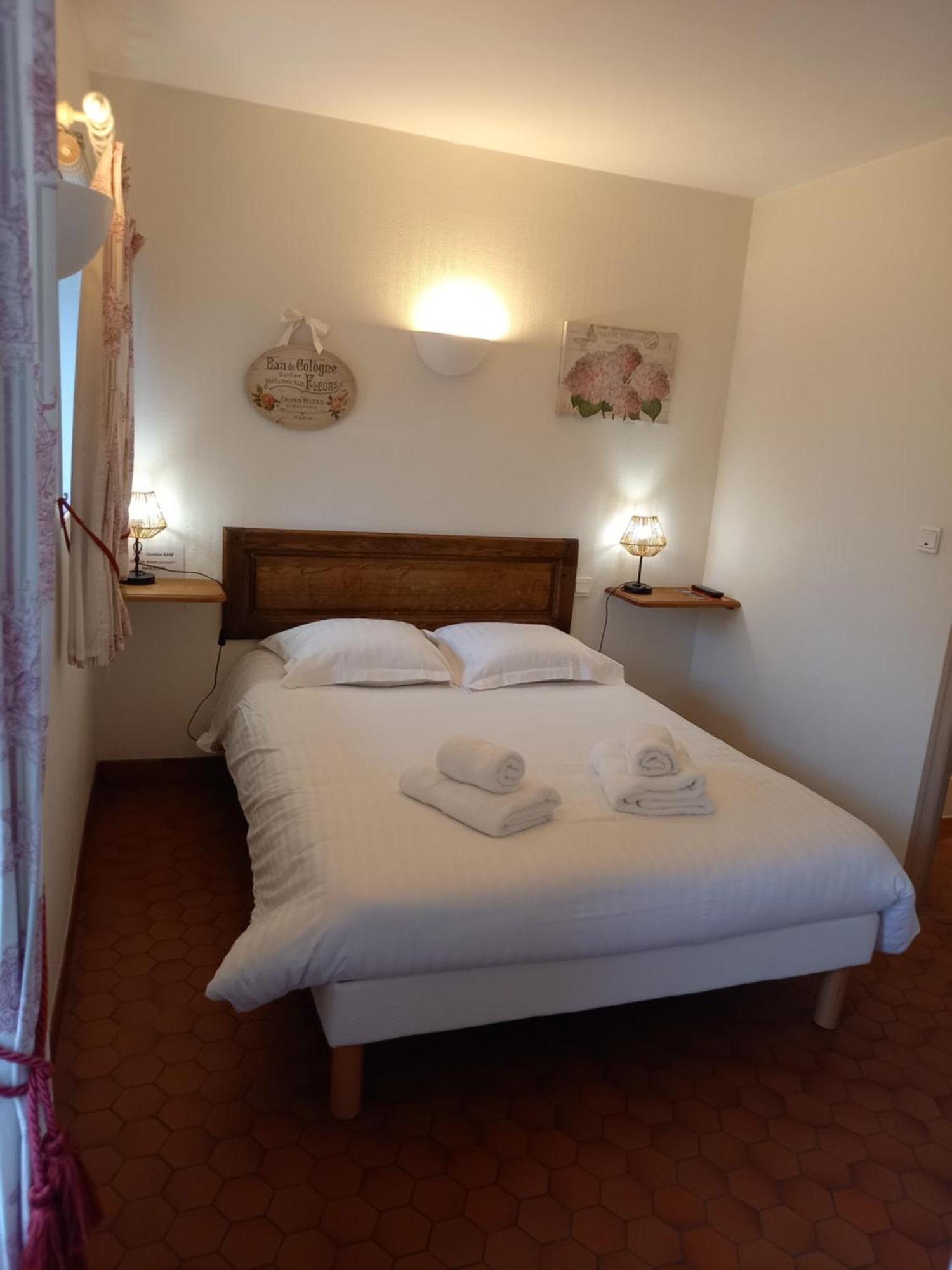 Nolay  Hotel De La Halle מראה חיצוני תמונה
