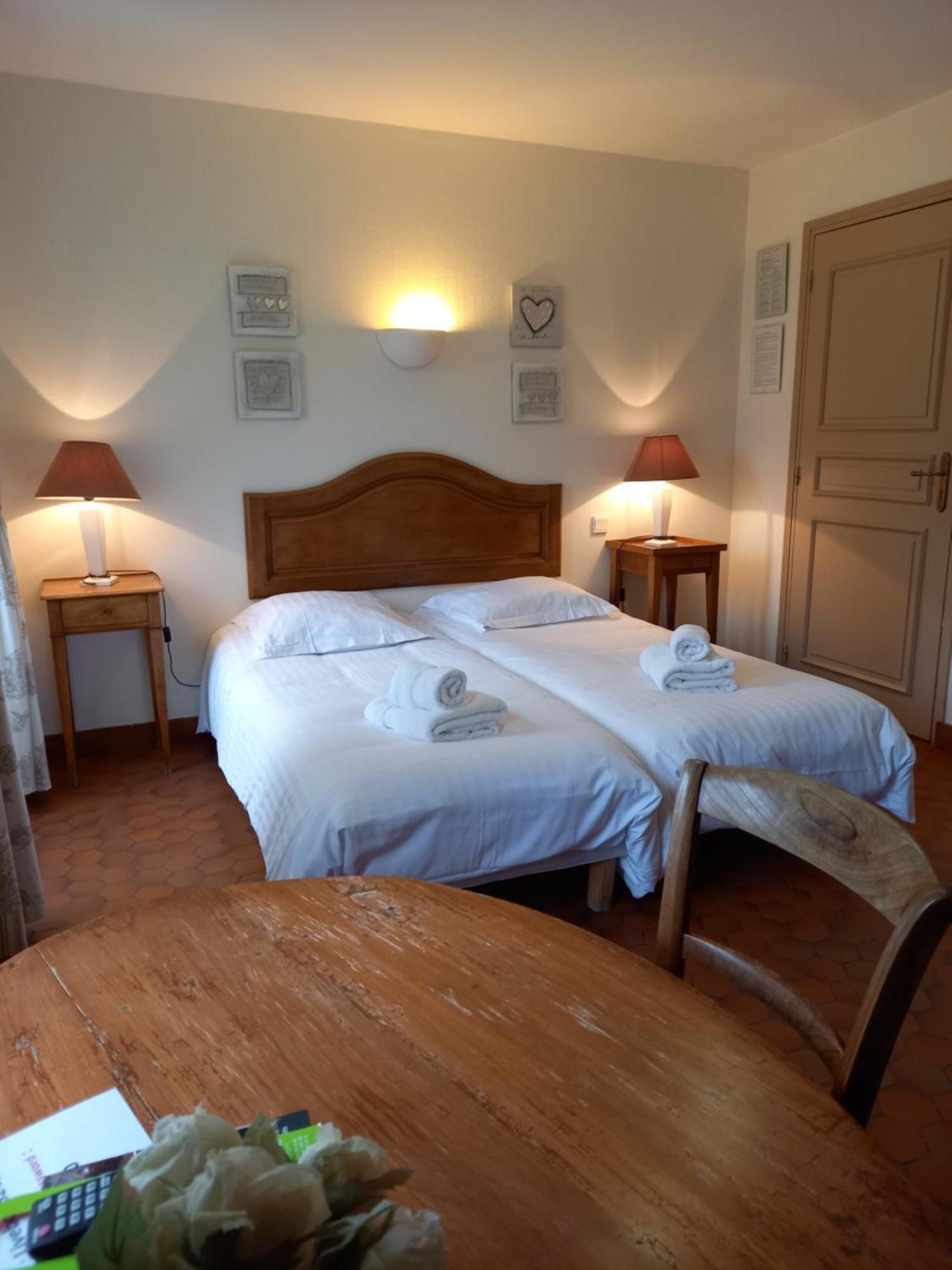 Nolay  Hotel De La Halle מראה חיצוני תמונה
