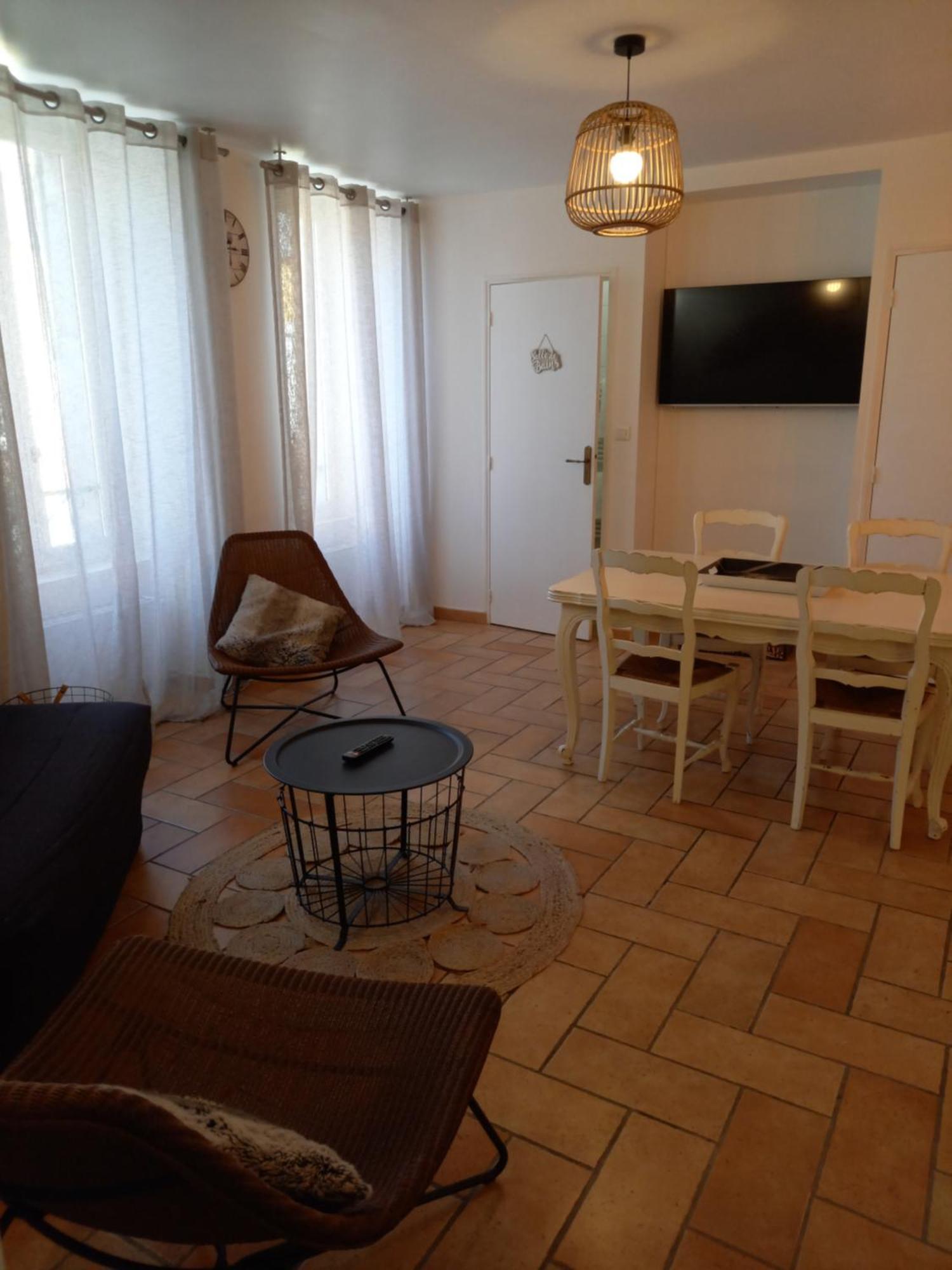 Nolay  Hotel De La Halle מראה חיצוני תמונה