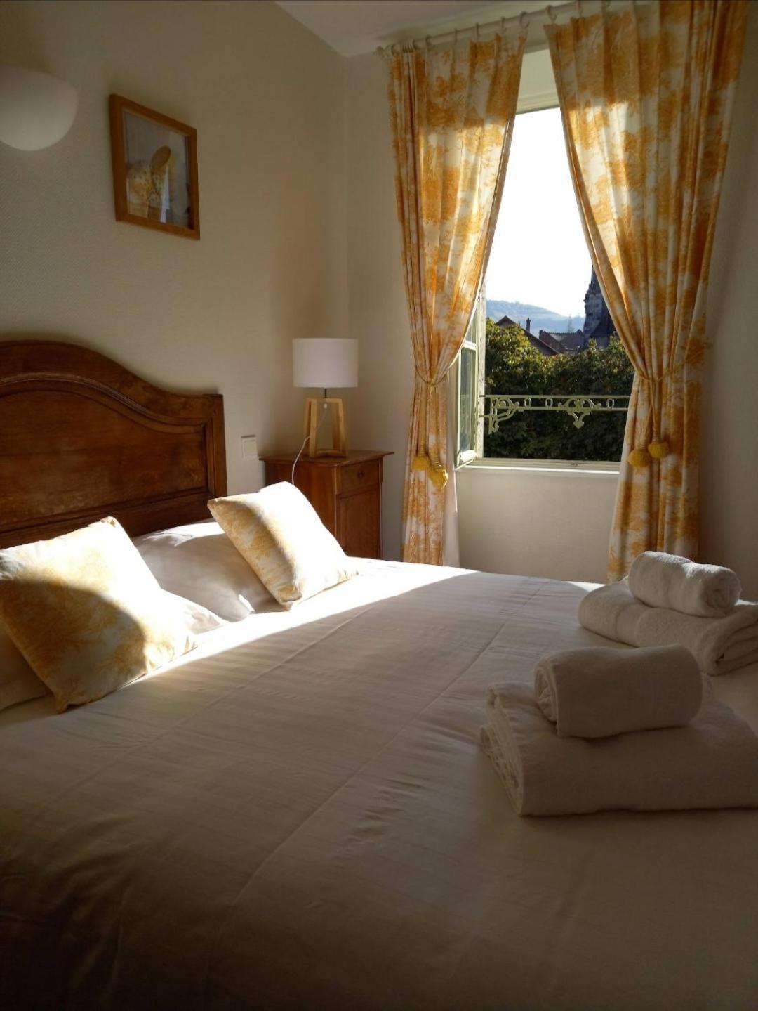 Nolay  Hotel De La Halle מראה חיצוני תמונה