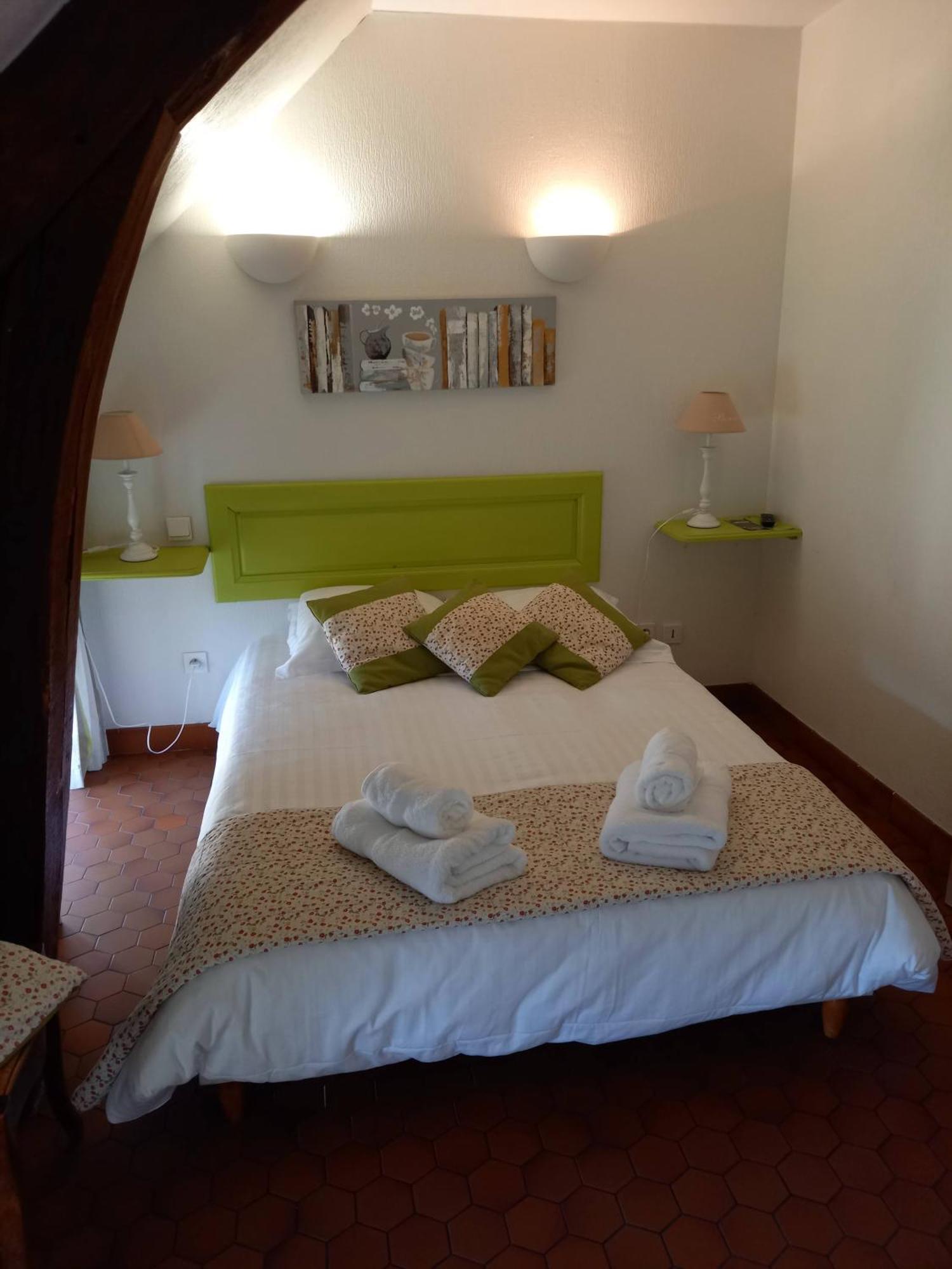 Nolay  Hotel De La Halle מראה חיצוני תמונה