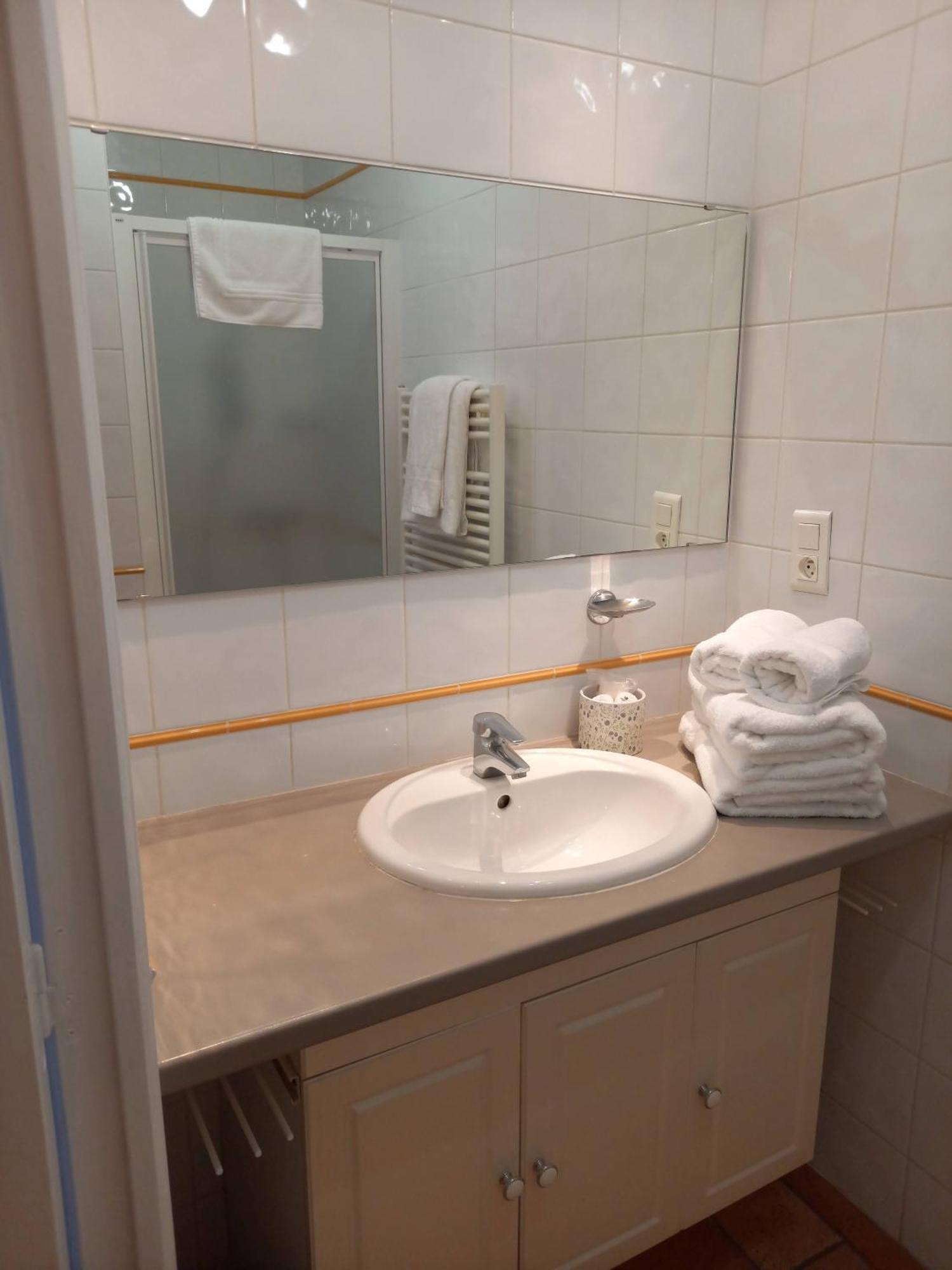Nolay  Hotel De La Halle מראה חיצוני תמונה