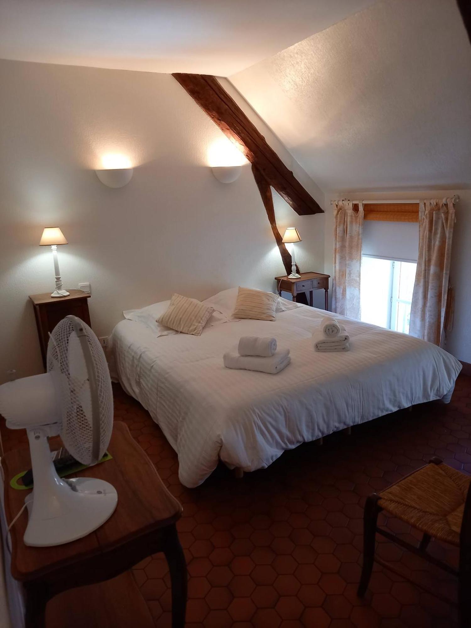 Nolay  Hotel De La Halle חדר תמונה