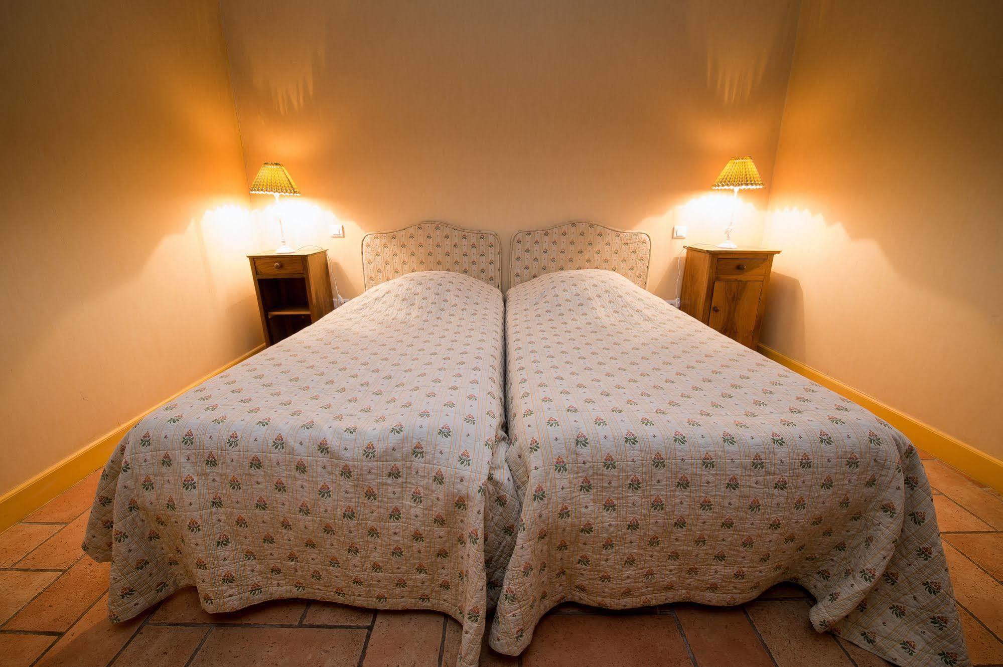 Nolay  Hotel De La Halle מראה חיצוני תמונה