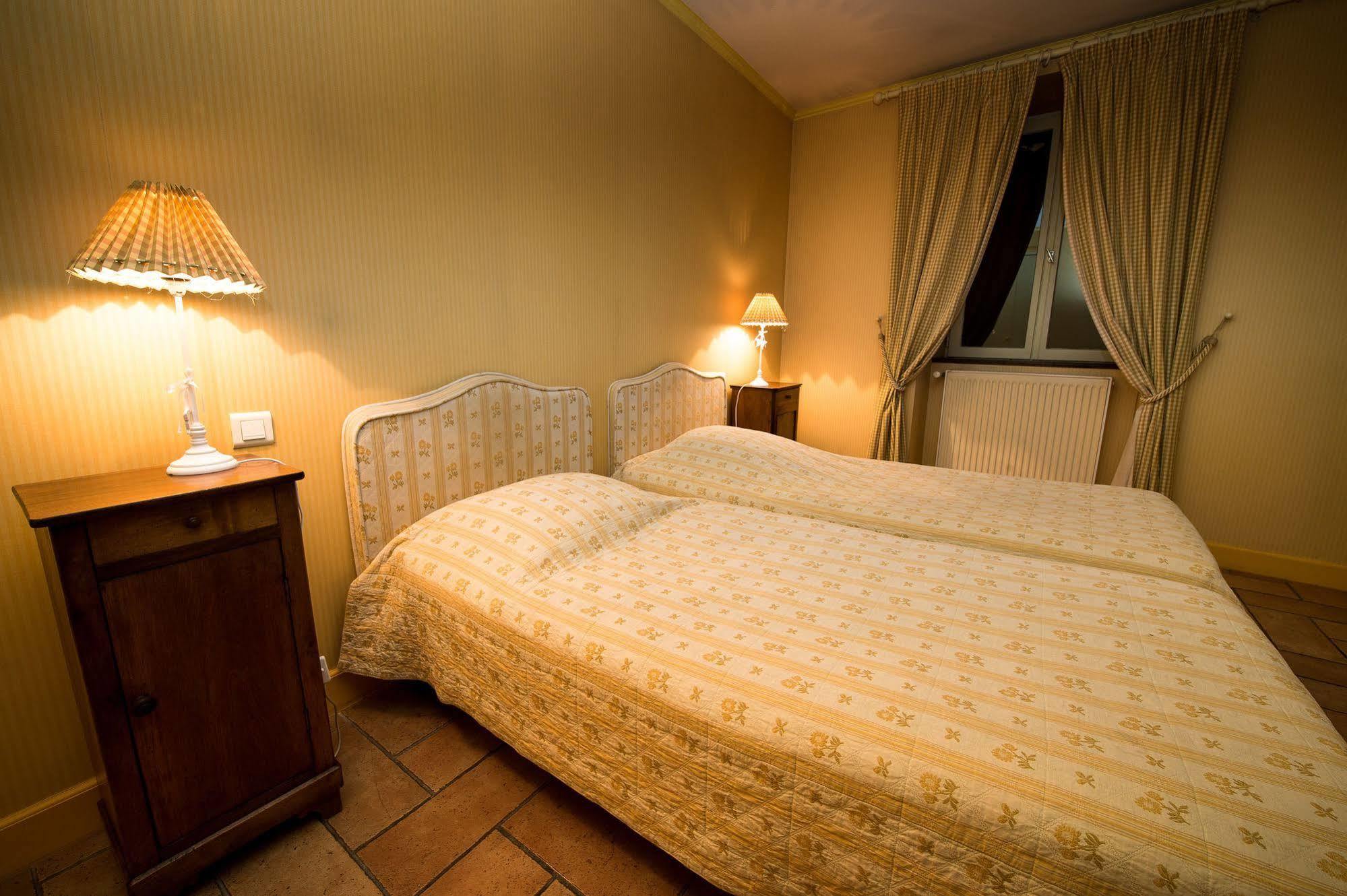 Nolay  Hotel De La Halle מראה חיצוני תמונה