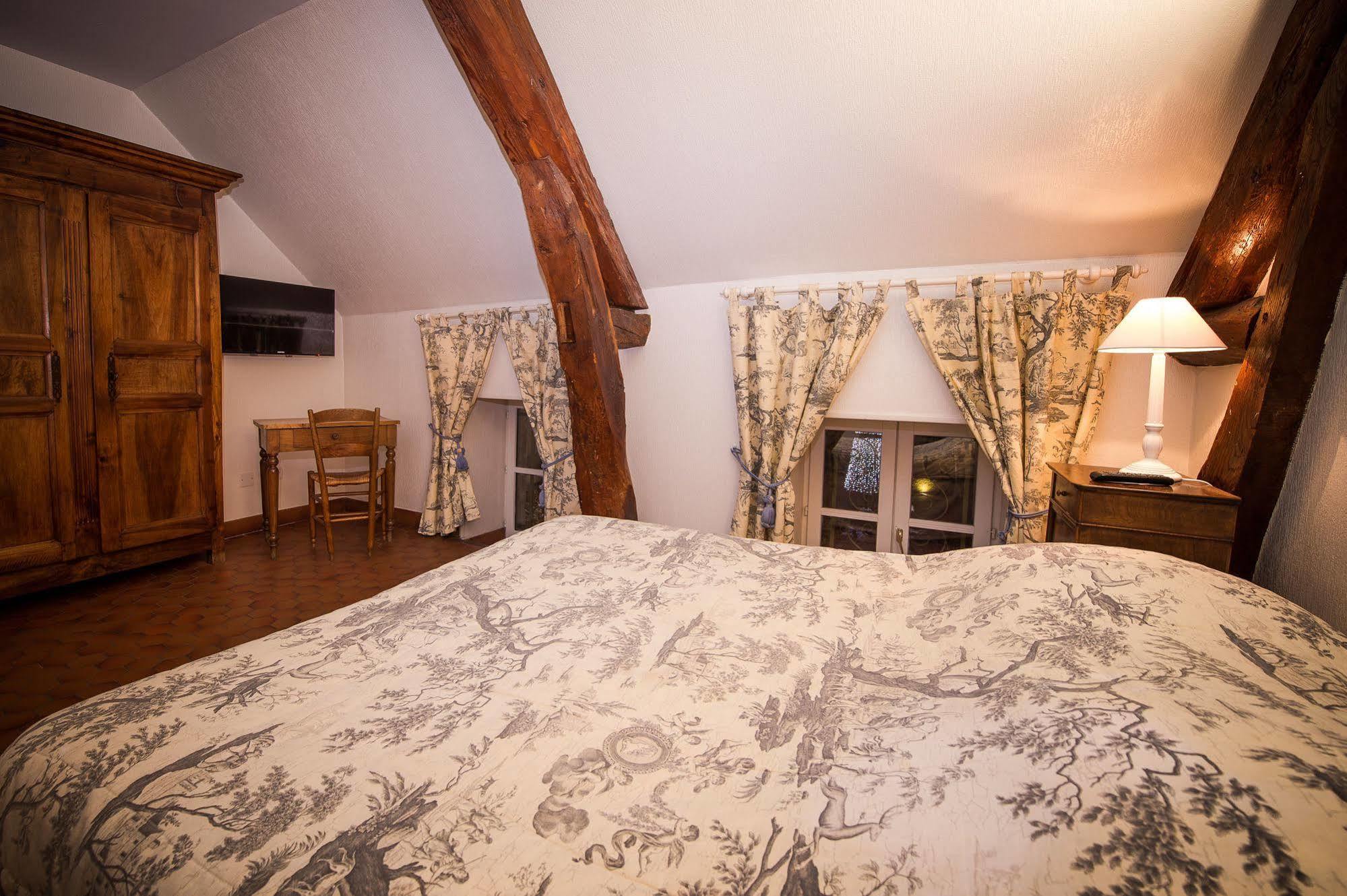 Nolay  Hotel De La Halle מראה חיצוני תמונה