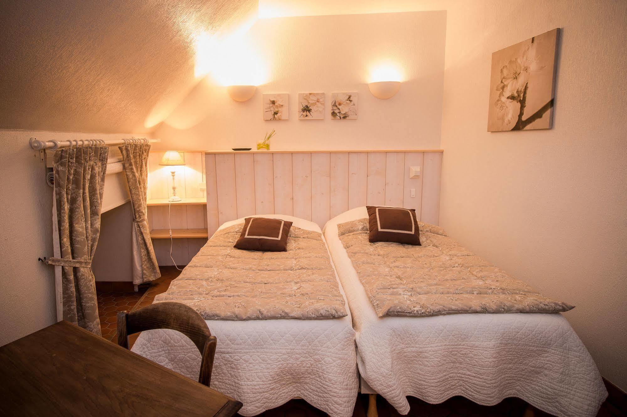 Nolay  Hotel De La Halle מראה חיצוני תמונה